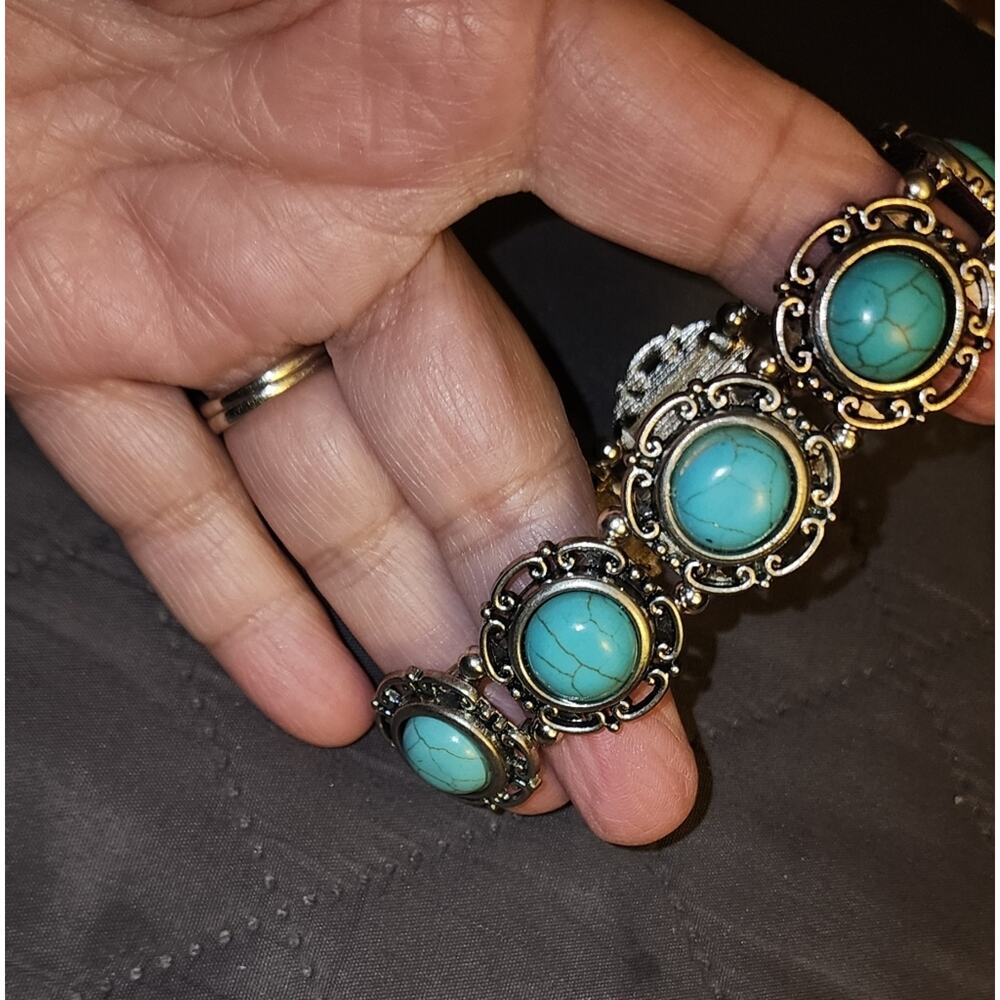 JR DESIGNS TURQUOISE COLOR  EUC silver COLOR BRACELET - Picture 2 of 4